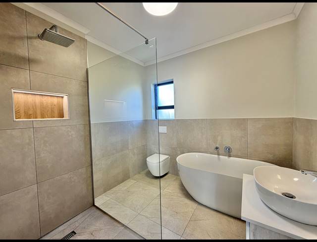 4 BEDROOM HOUSE FOR SALE IN ASTON BAY